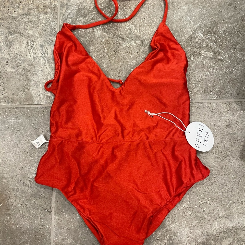 Red one piece bikini - Picture 5 of 7